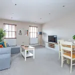 Modern Flat With Balcony Next To Station By Cto Serviced Accommodation