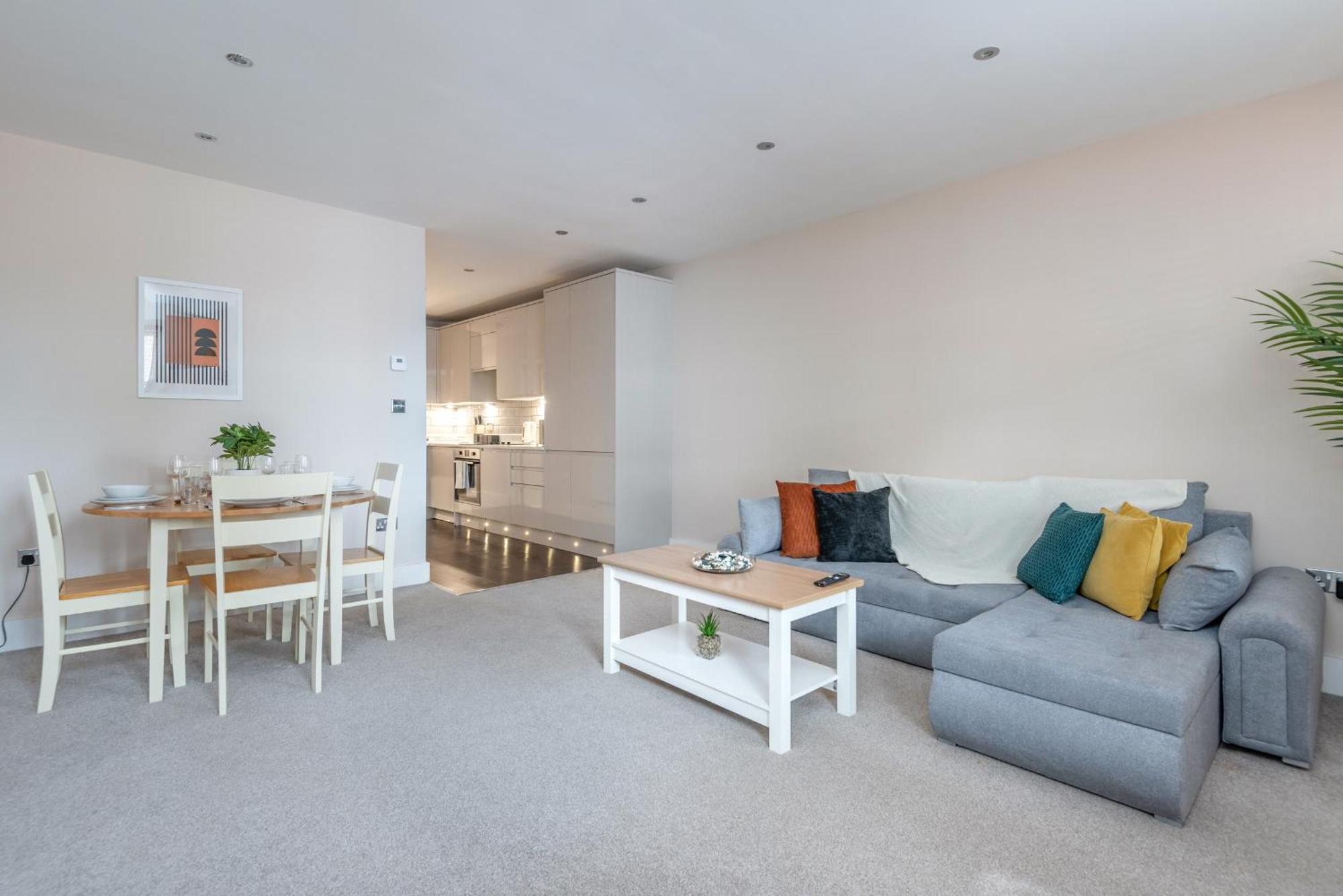 Modern Flat With Balcony Next To Station By Cto Serviced Appartamento