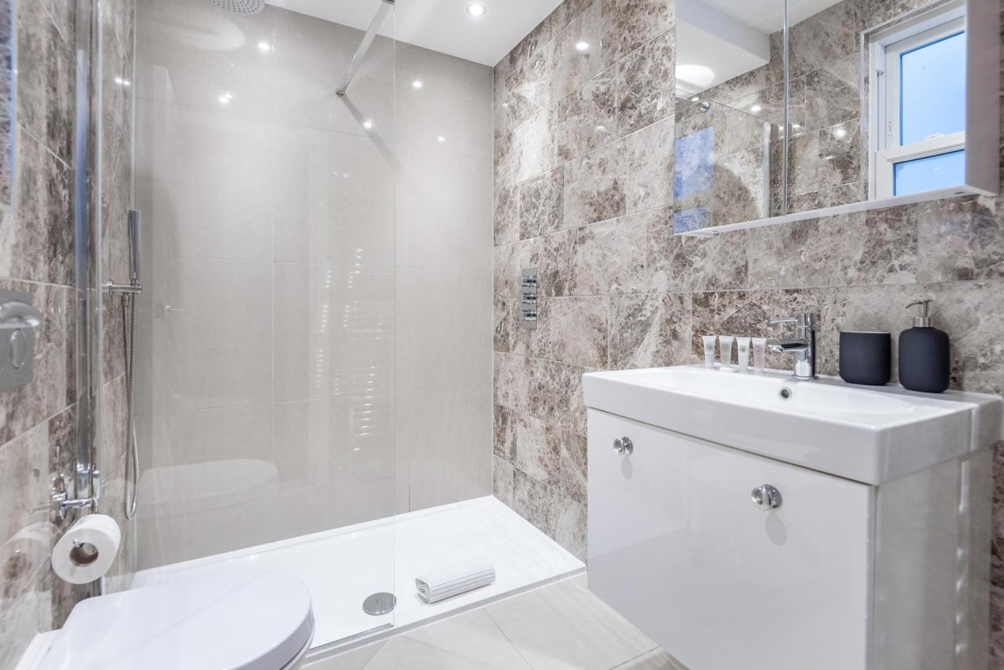 Modern Flat With Balcony Next To Station By Cto Serviced Appartamento Londra