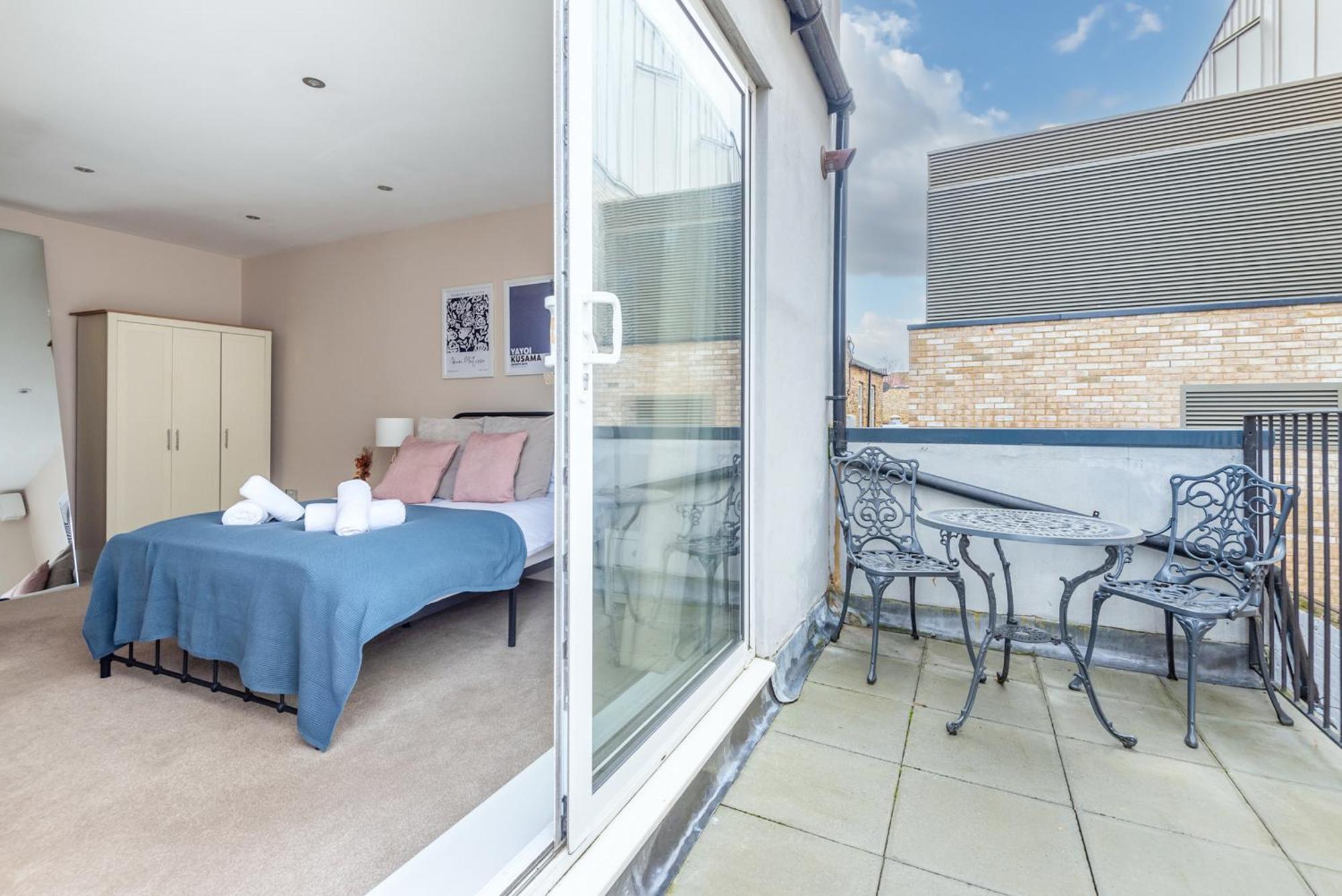 Modern Flat With Balcony Next To Station By Cto Serviced * Londra
